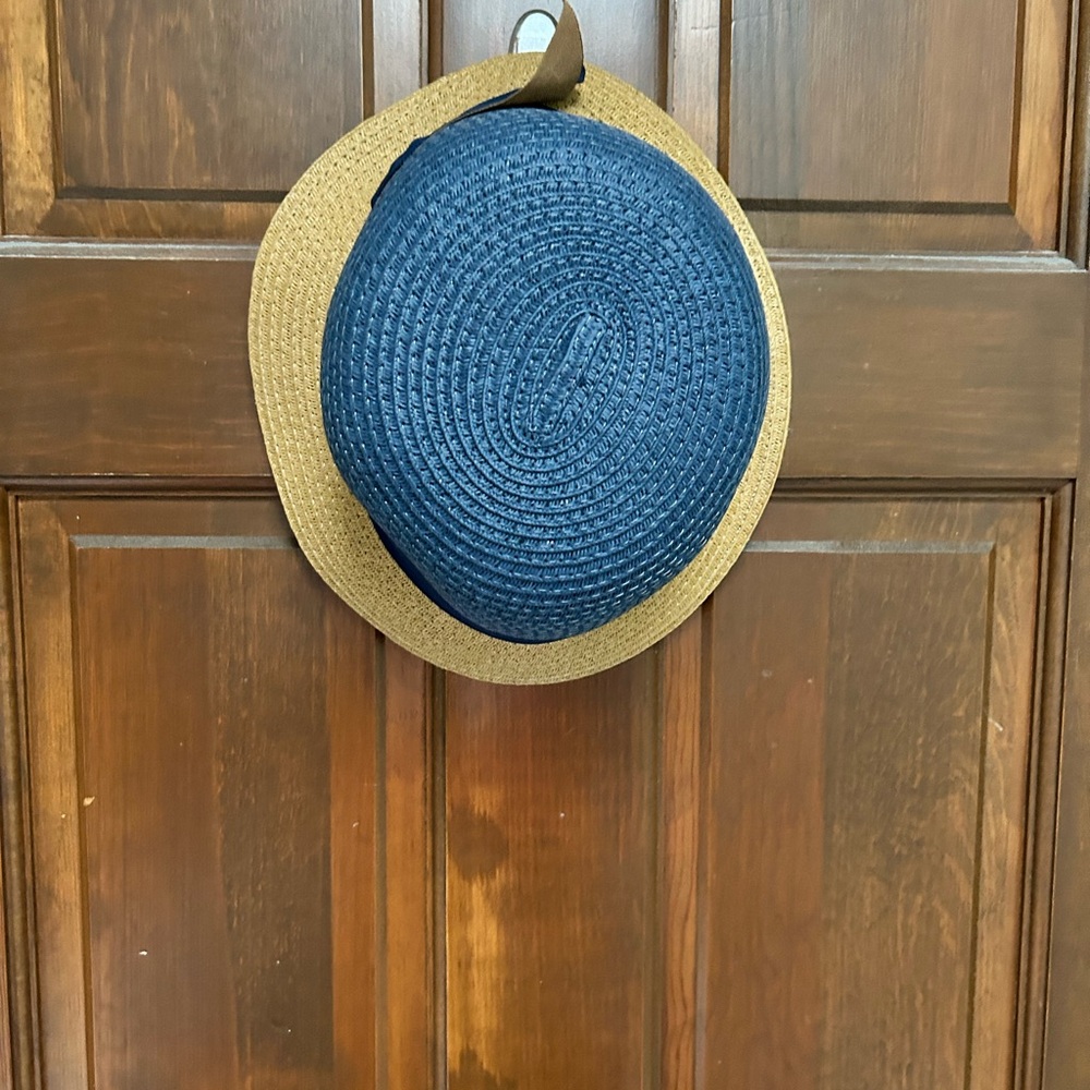 Pretty pre-loved Paper hat, lightweight and perfect for summer! - Picture 3 of 6